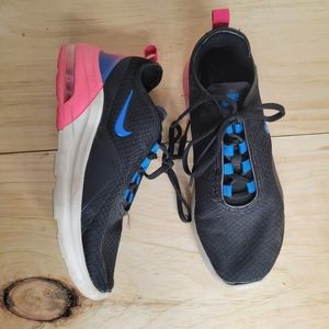 Nike Air Max motion 2 sneakers 7.5